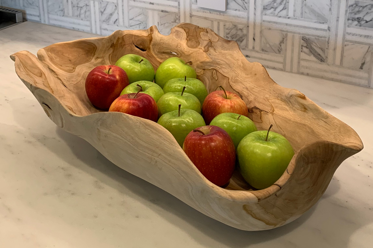 kitchen_OBCi_200321_woodbowl_applesKK art in the kitchen - wooden dough bowl filled with apples